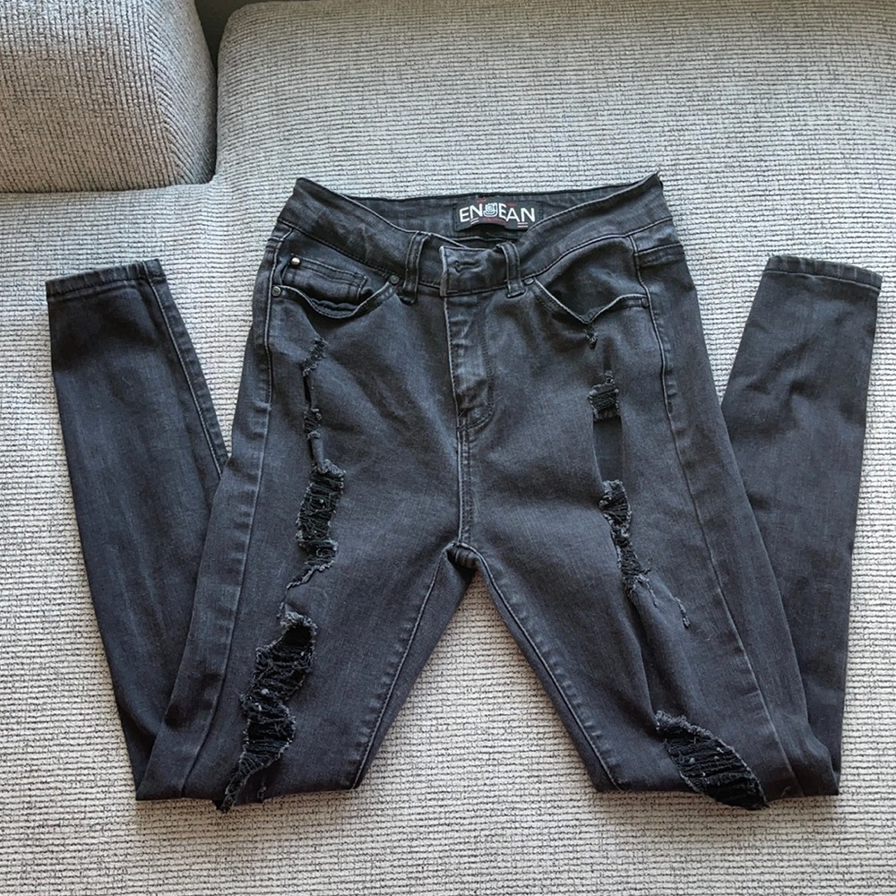 Black Ripped Jeans ➰